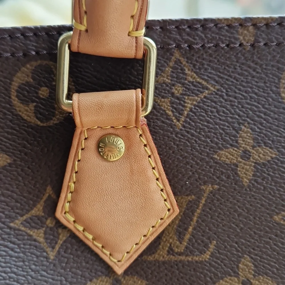 Louis Vuitton Brown Monogram Round Bag  Bandouliere 30. WITHOUT A STRAP. - Picture 5 of 16